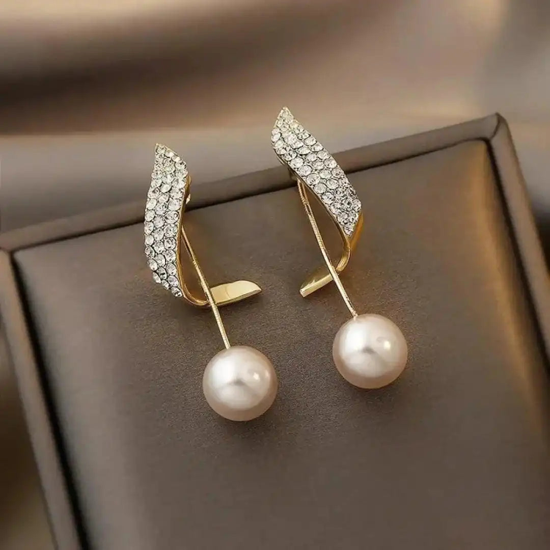 Pendientes elegantes de perla en gota dorados – imagen 2