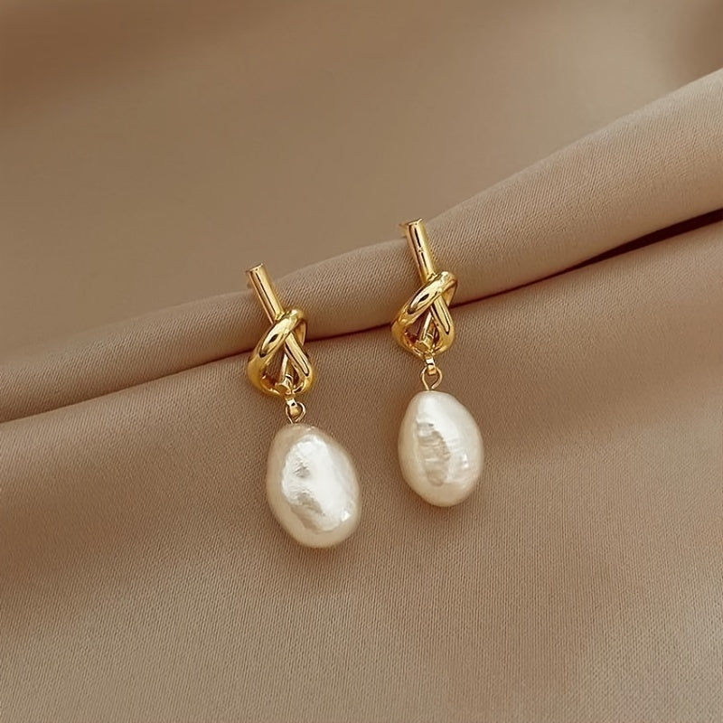 Pendientes anudados de perla barroca de imitación