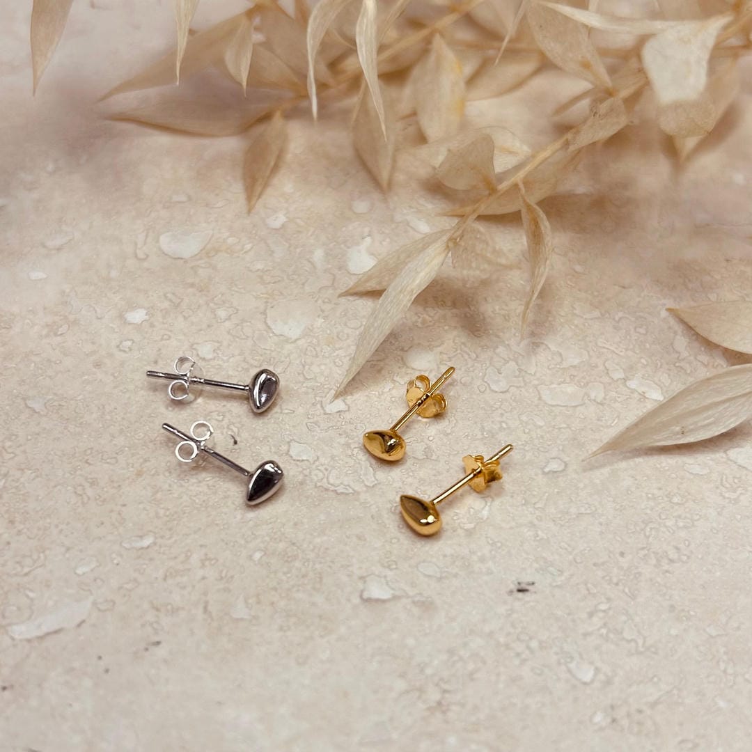 Pendientes minimalistas Guijarro — Carmen, Lucía & Rocío