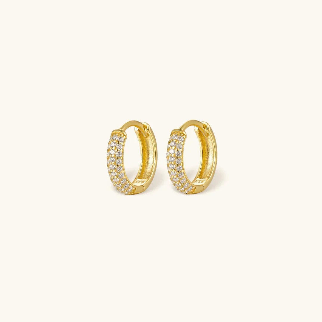 Pendientes huggie gruesos con pavé radiante – imagen 3