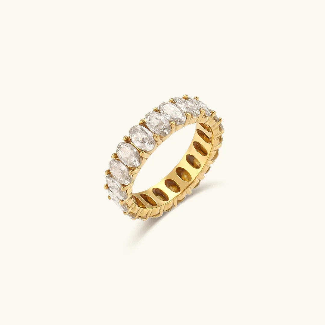Anillo dorado con simulantes de cristal