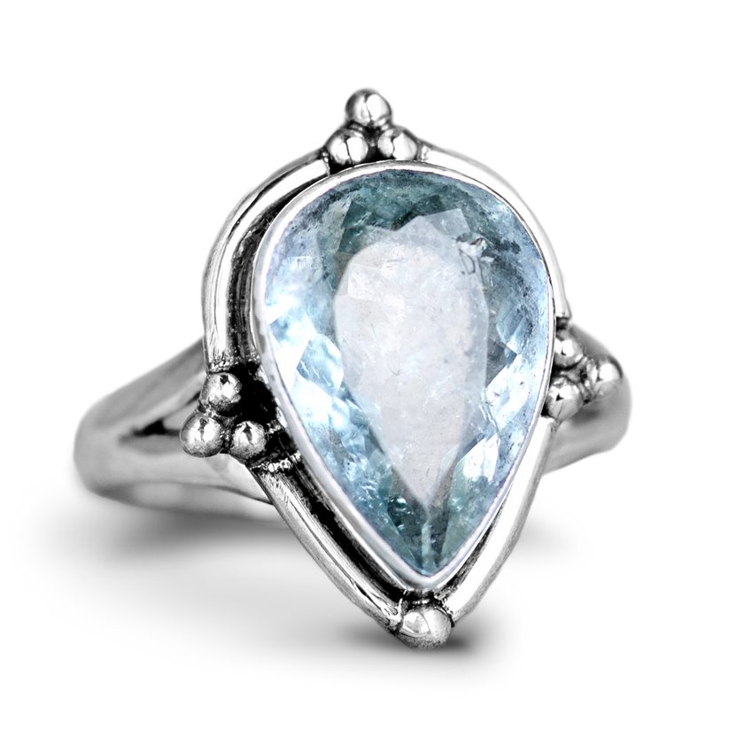 Anillo de plata esterlina con aguamarina en gota