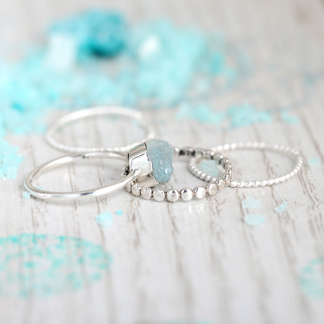 Conjunto de anillos apilables de aguamarina — Carmen, Lucía & Rocío