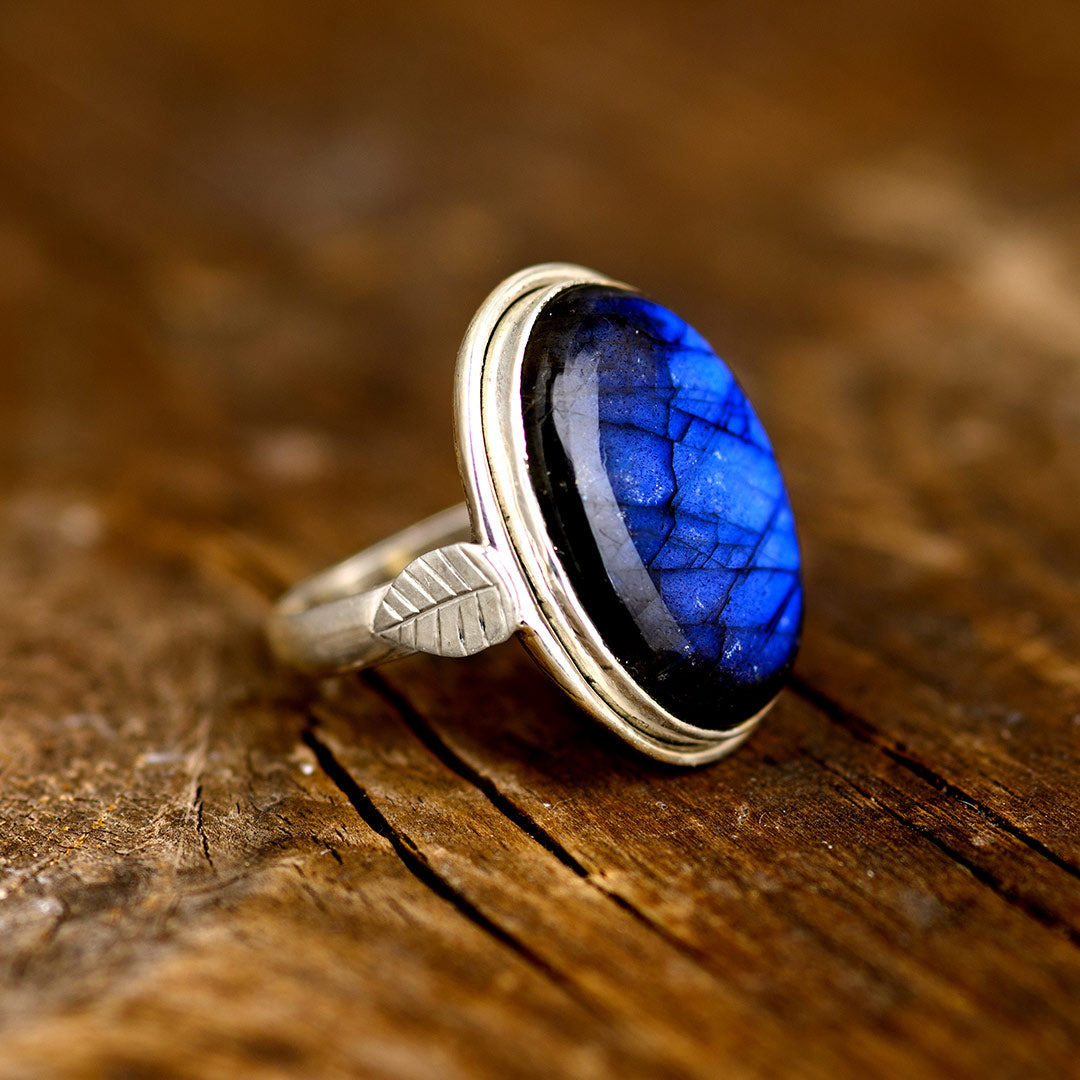 Anillo de plata con labradorita en forma de hoja – imagen 2