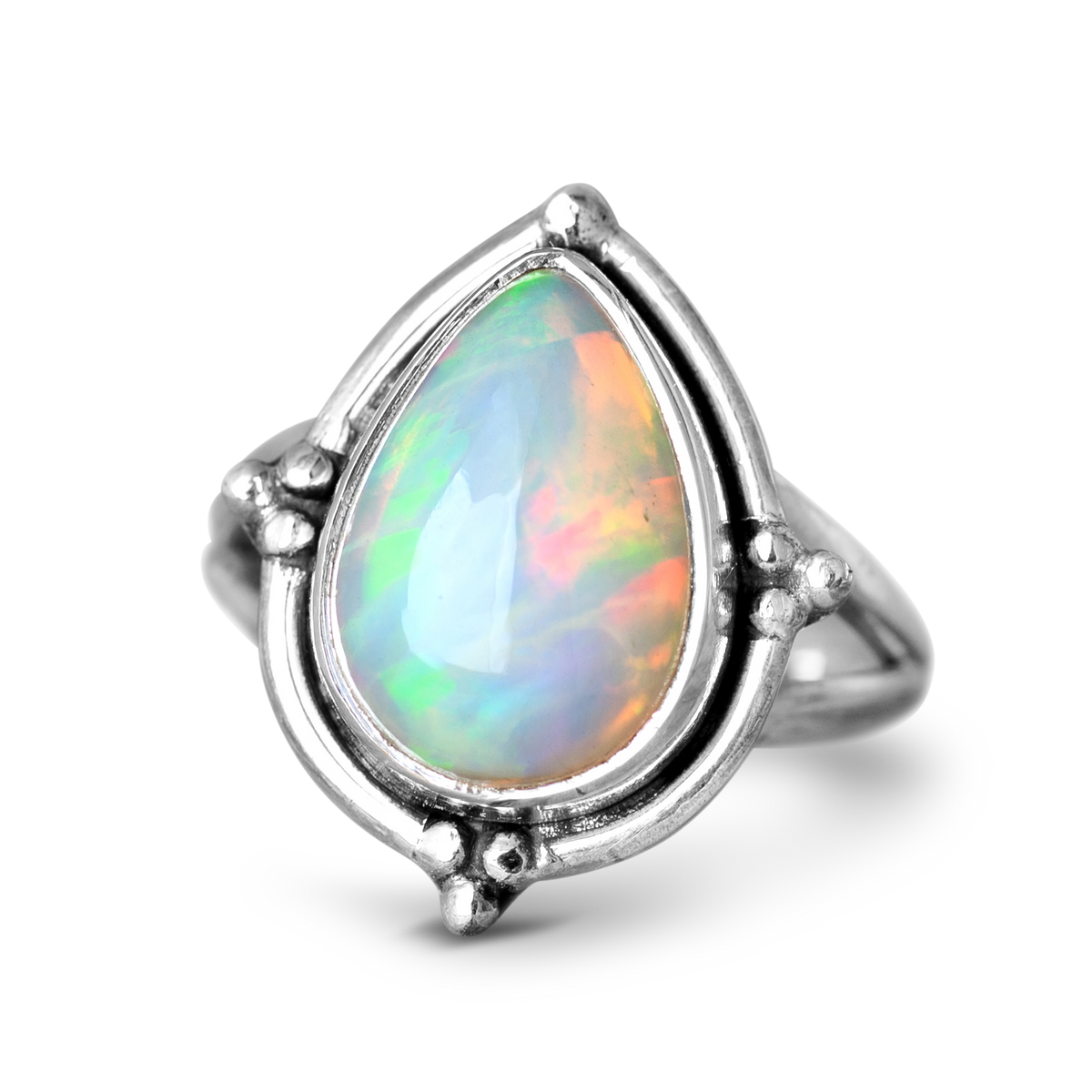 Anillo de plata con ópalo en forma de gota