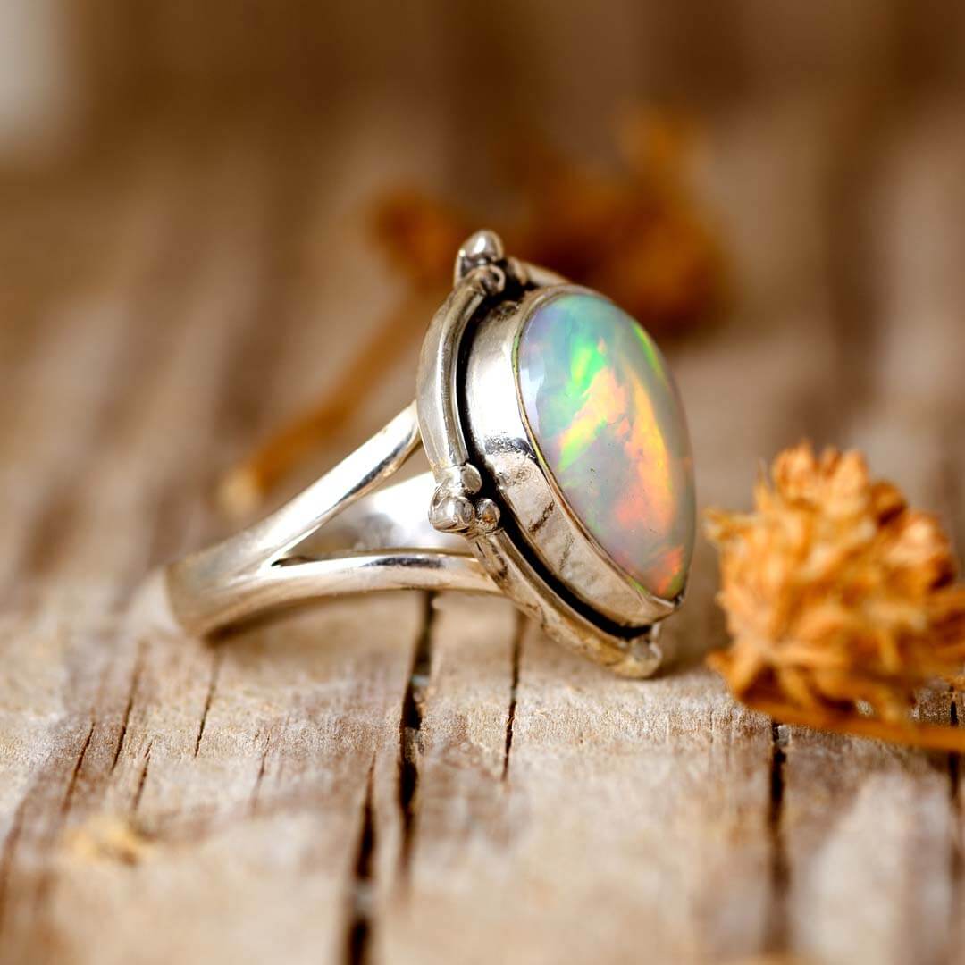 Anillo de plata con ópalo en forma de gota – imagen 3