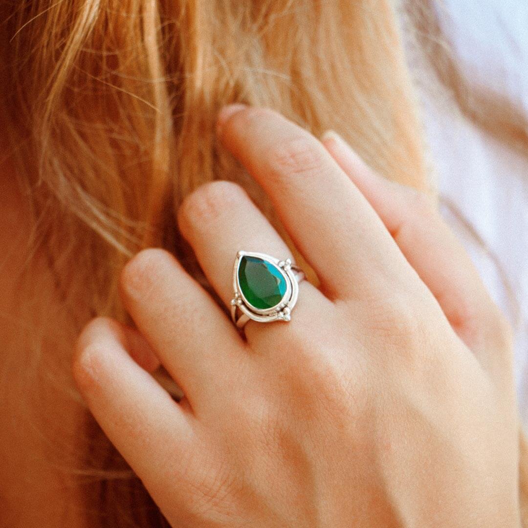 Anillo de ónice verde en forma de gota – imagen 3