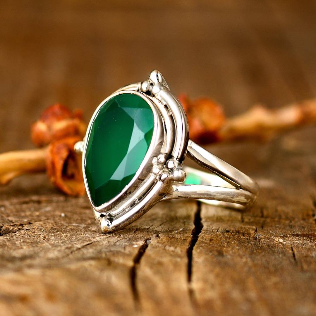 Anillo de ónice verde en forma de gota – imagen 2