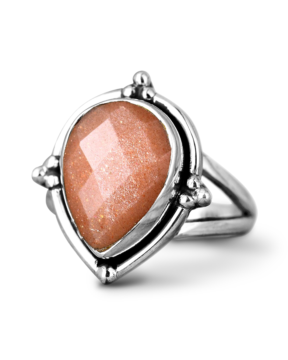 Anillo de piedra de luna melocotón en forma de lágrima