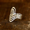 Anillo protagonista bohemio con forma de ola – imagen 2
