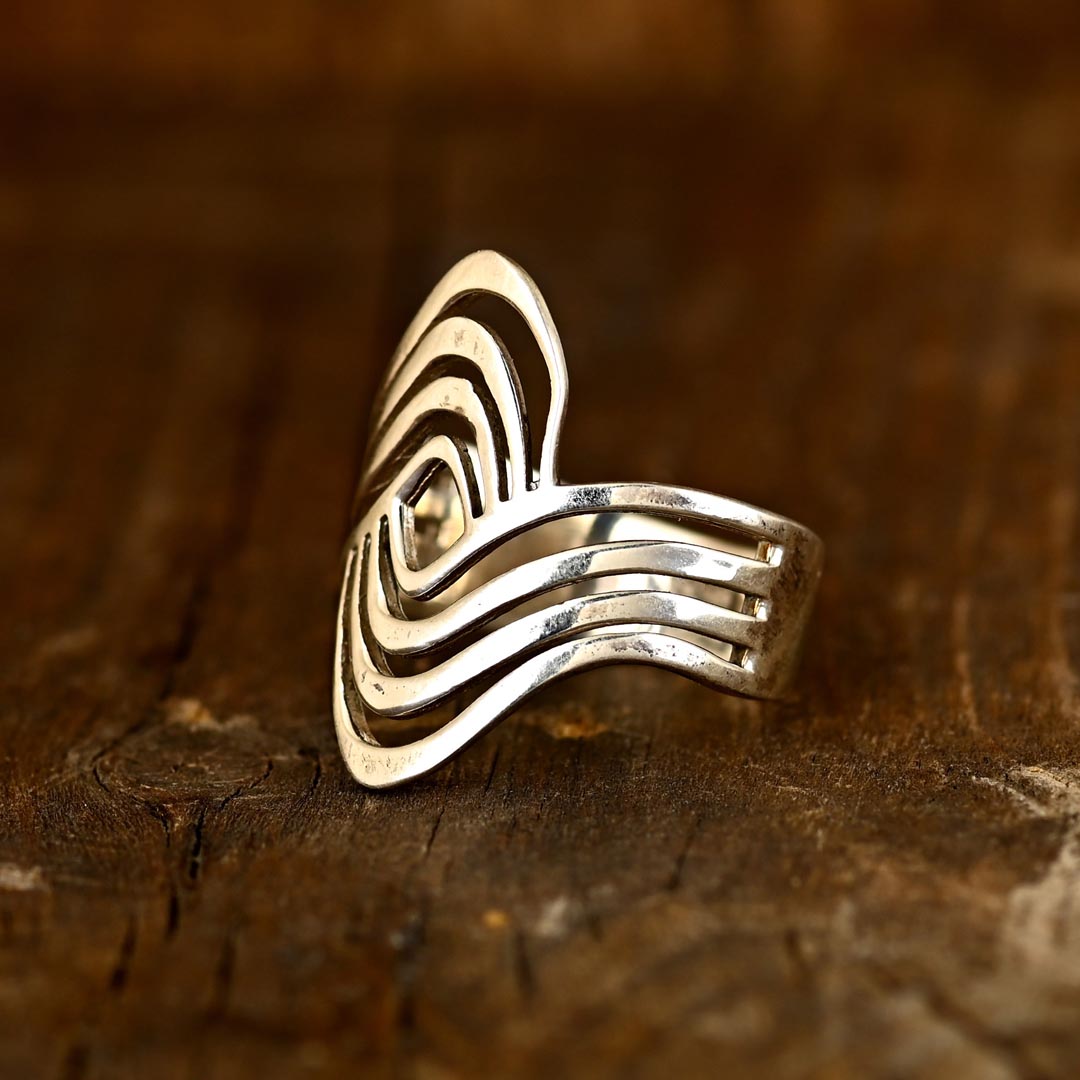 Anillo protagonista bohemio con forma de ola – imagen 2