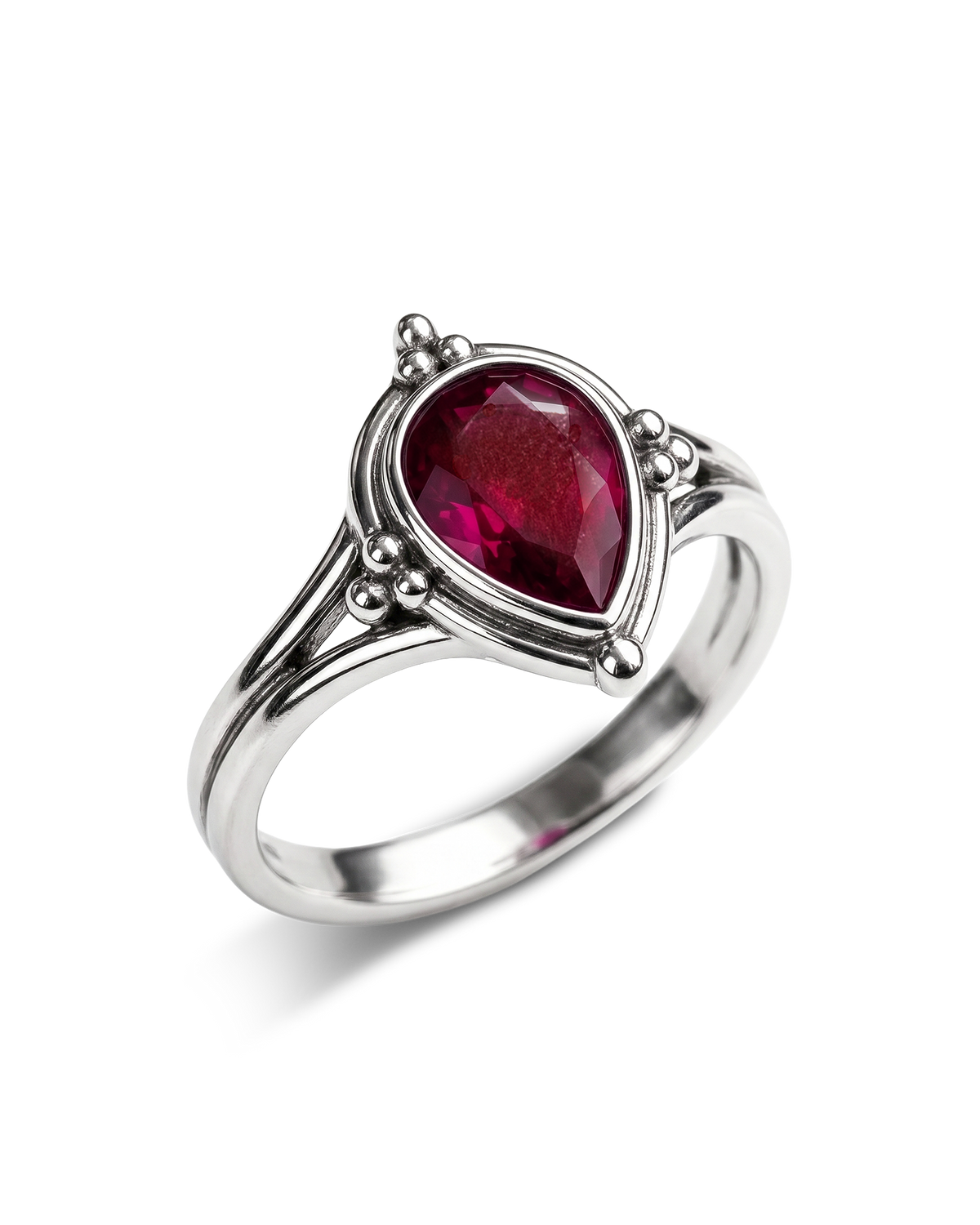 Anillo boho de rubí en forma de lágrima