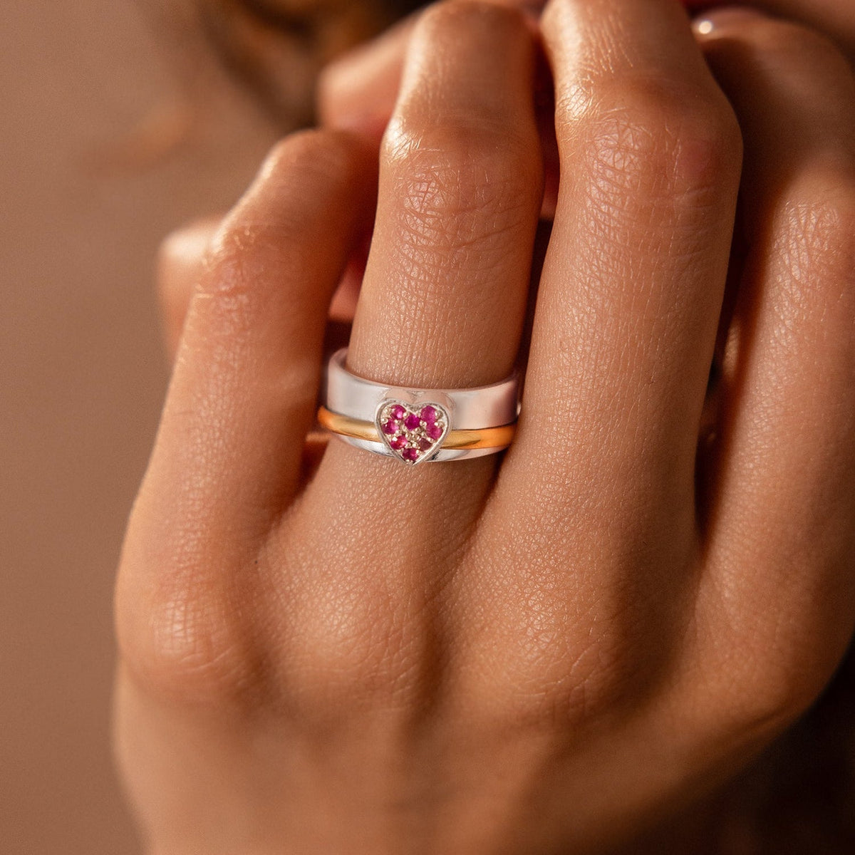Anillo fidget de corazón con rubí – imagen 3