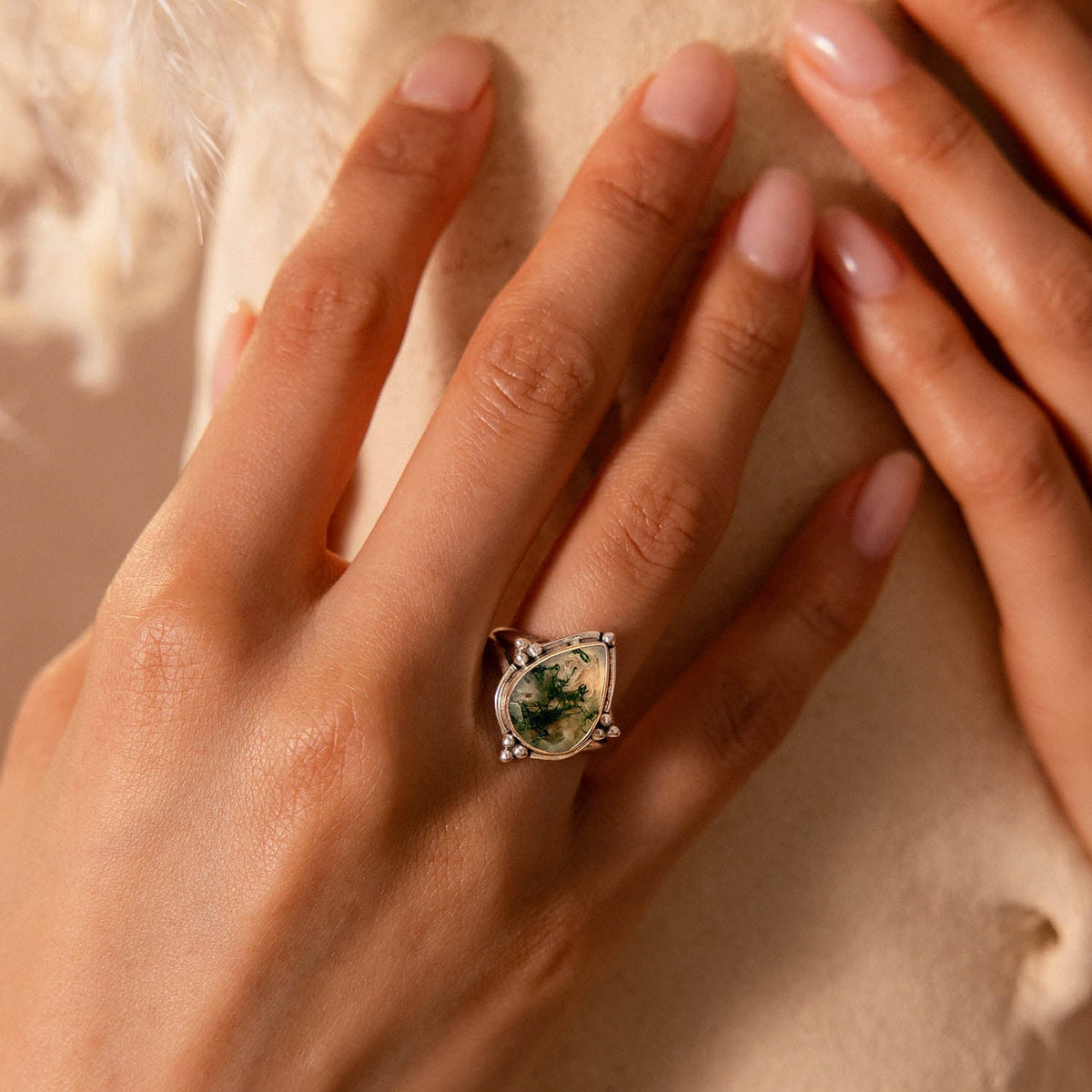 Anillo de ágata musgo en forma de lágrima – imagen 2