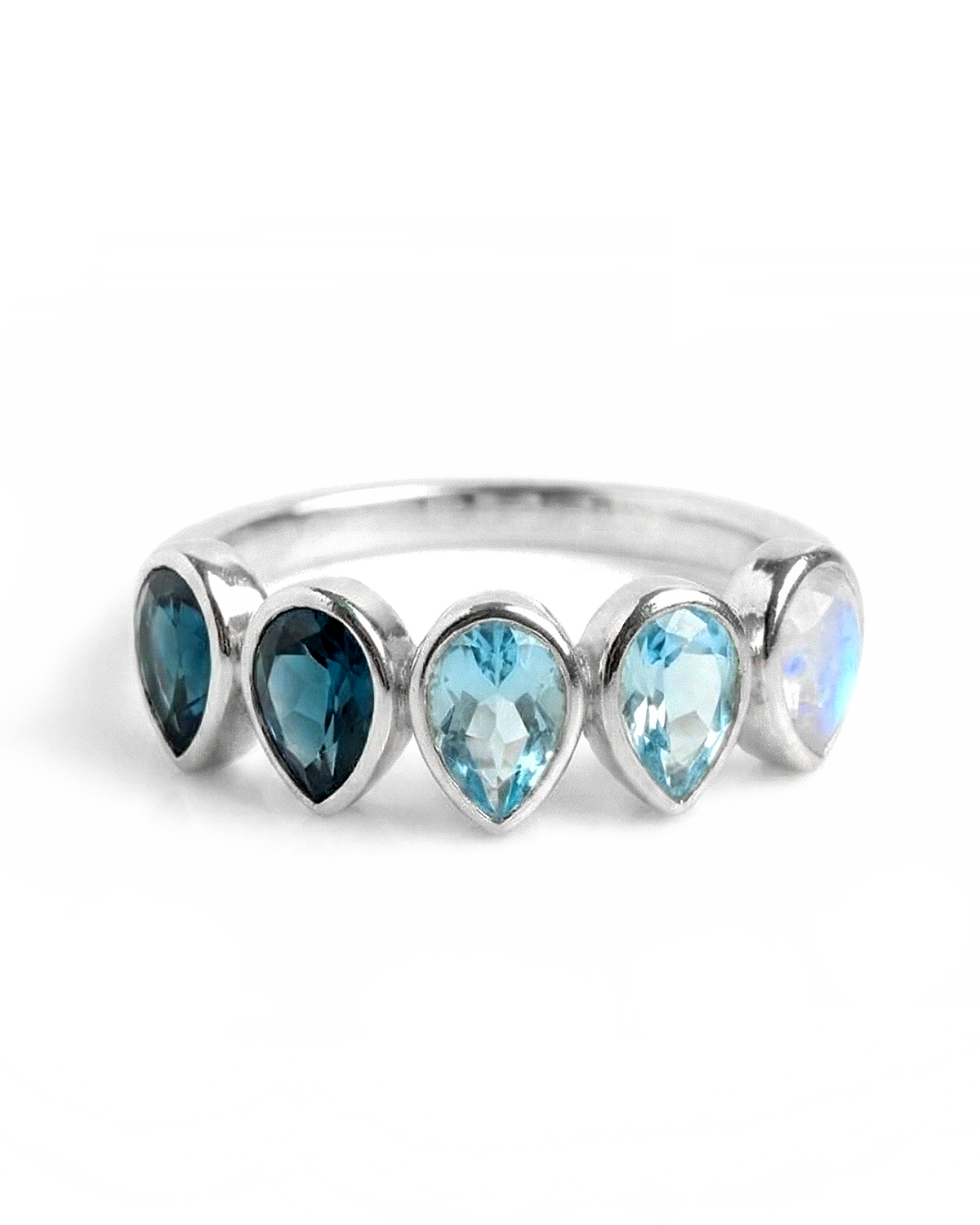 Anillo de lágrimas con piedra lunar en degradado