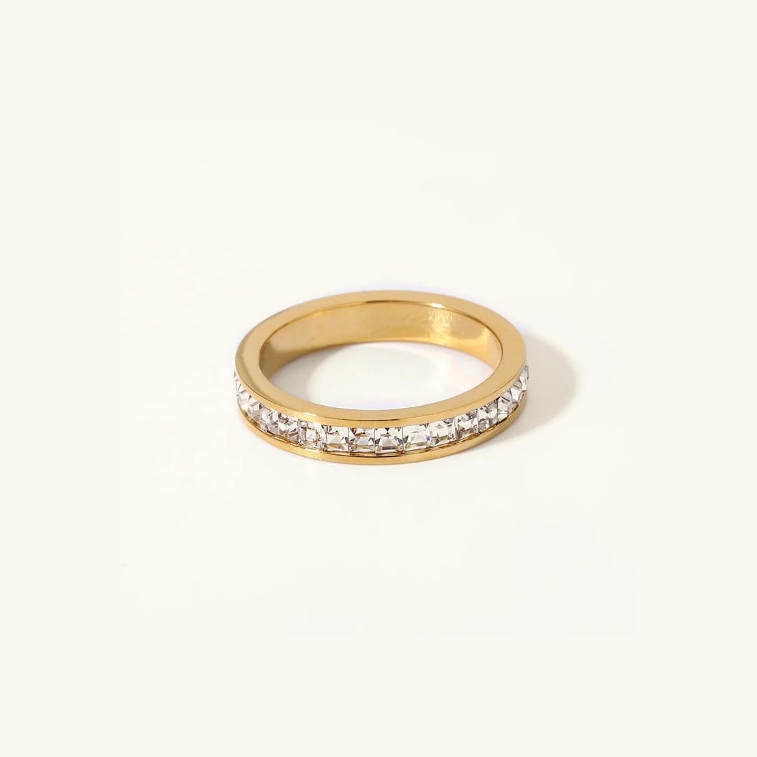 Anillo dorado Amelia deslumbrante