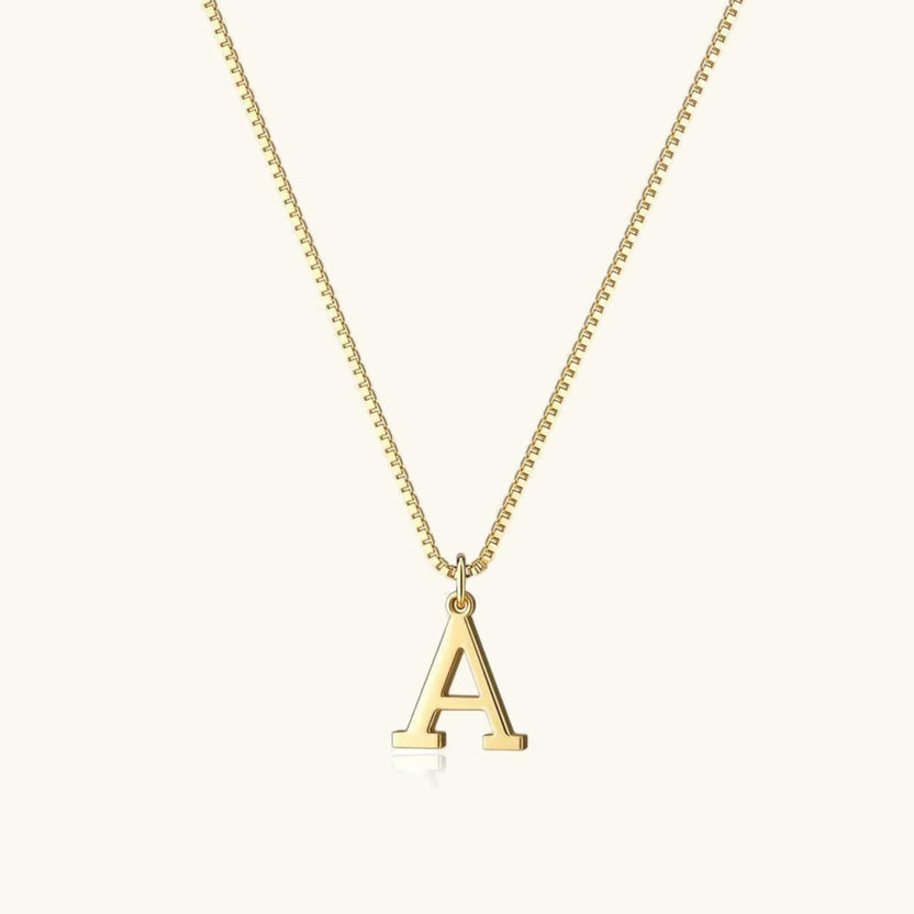 Collar vintage dorado con inicial