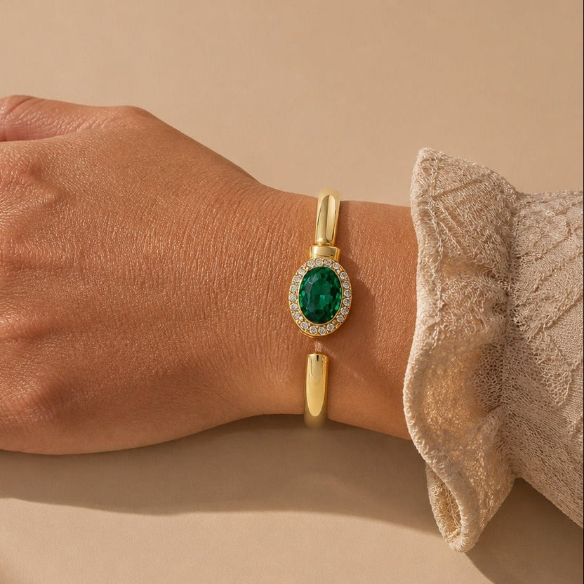 Pulsera aristocrática de acento esmeralda