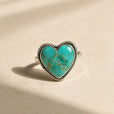 Anillo artesanal de turquesa en forma de corazón