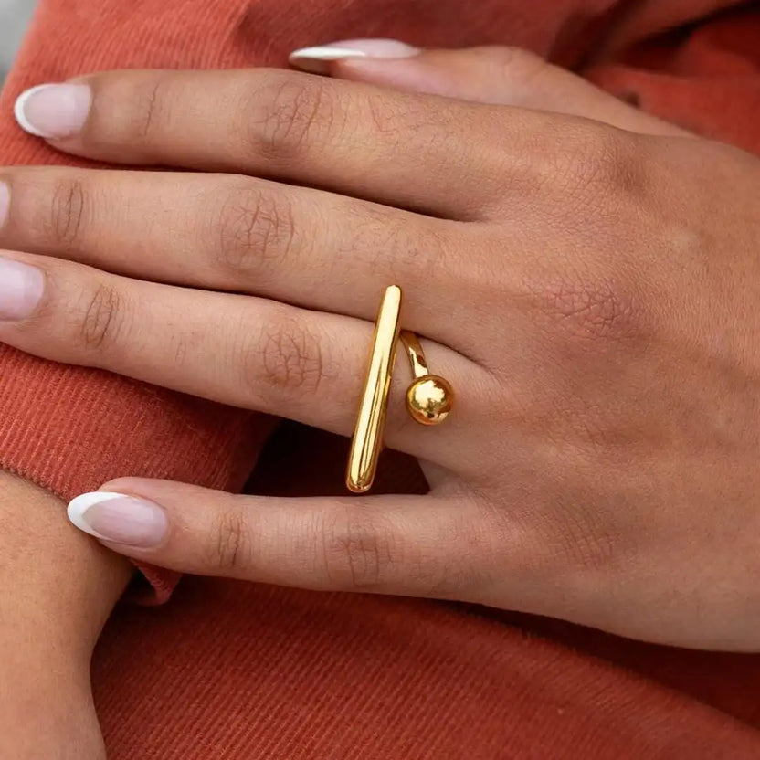 Anillo dorado atemporal con estrella ajustable