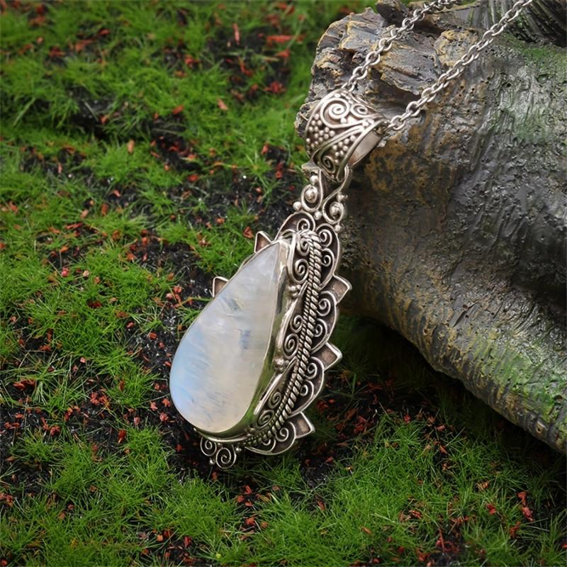 Collar vintage con colgante de piedra lunar – imagen 2
