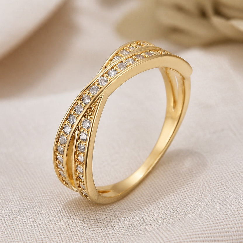 Anillo de oro con circonita y cruz radiante