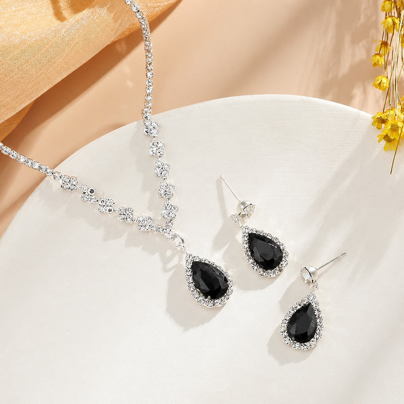 Collar y pendientes de lujo radiantes