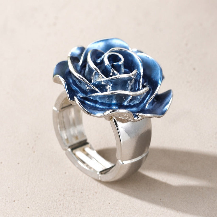 Anillo de plata con flores azules