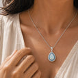 Collar con colgante de ópalo azul halo