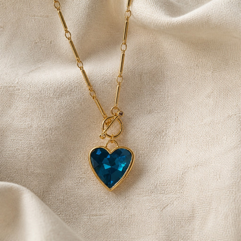 Collar con colgante de corazón de zafiro azul – imagen 2