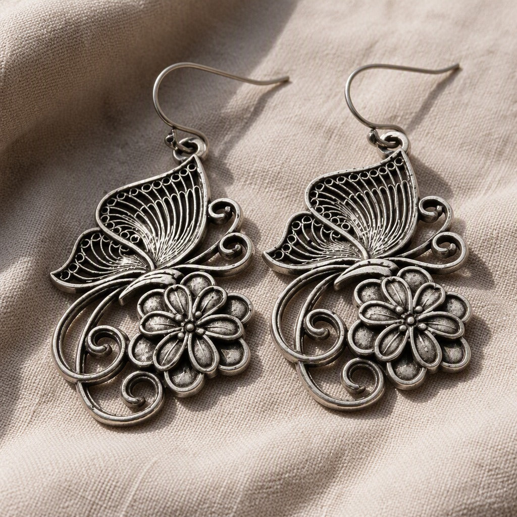 Pendientes bohemios de mariposa tallada y calada – imagen 2