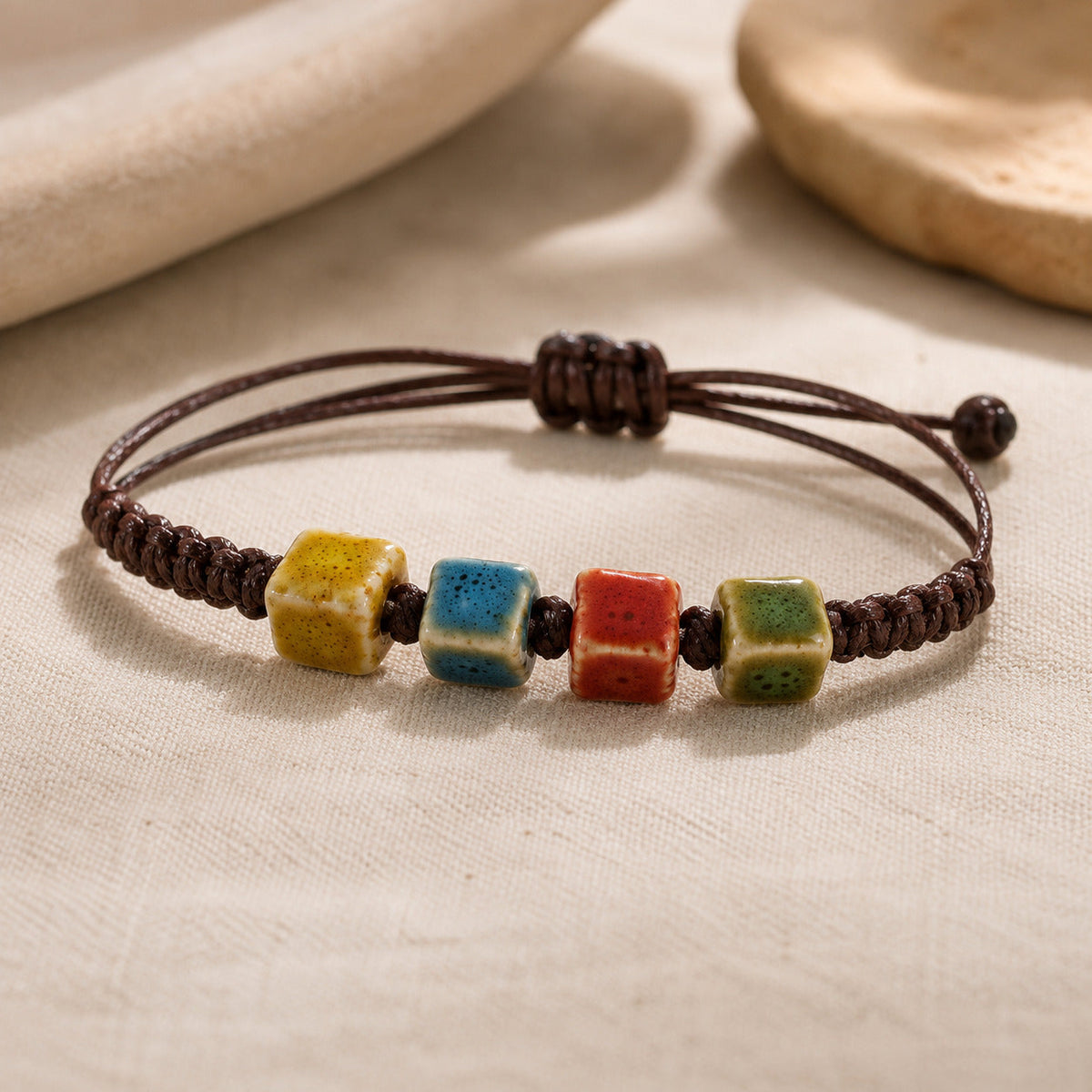 Pulsera bohemia de cuentas de ojo de tigre y jade – imagen 2