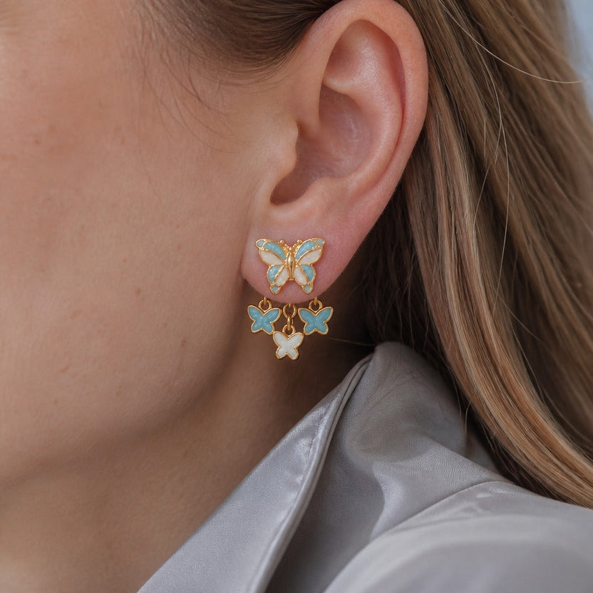 Pendientes dorados con colgante de mariposa