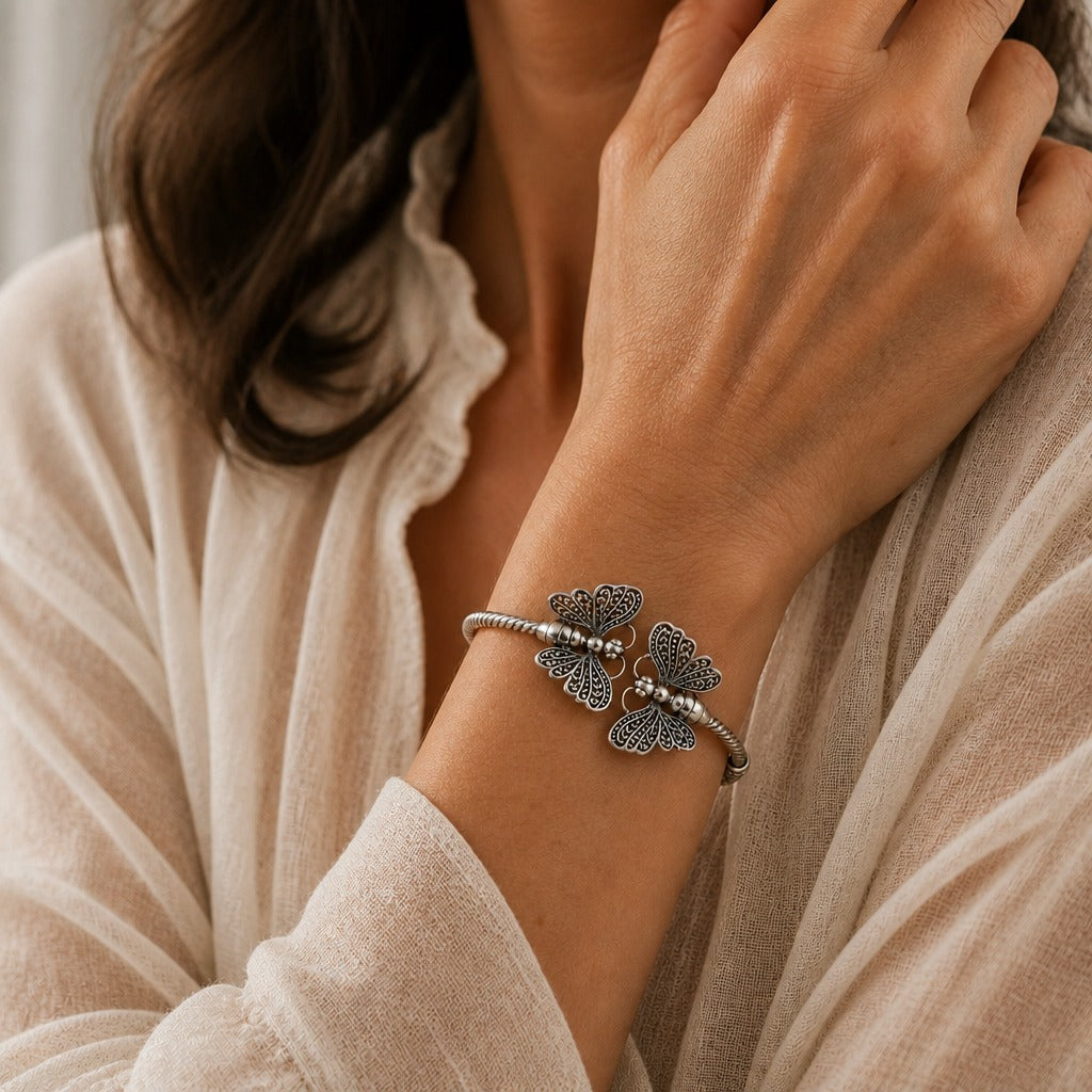 Pulsera de plata con dije de mariposa — Carmen, Lucía & Rocío