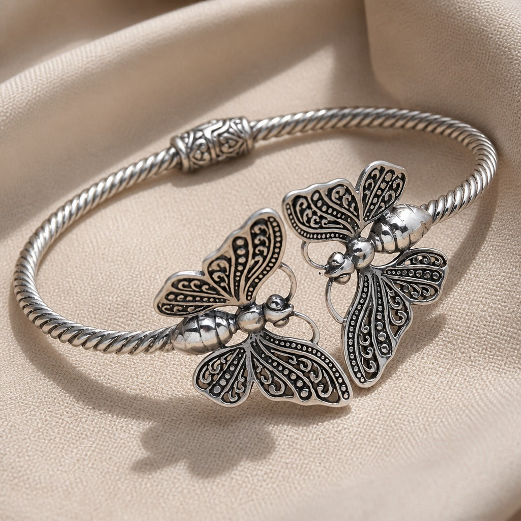 Pulsera de plata con dije de mariposa — Carmen, Lucía & Rocío