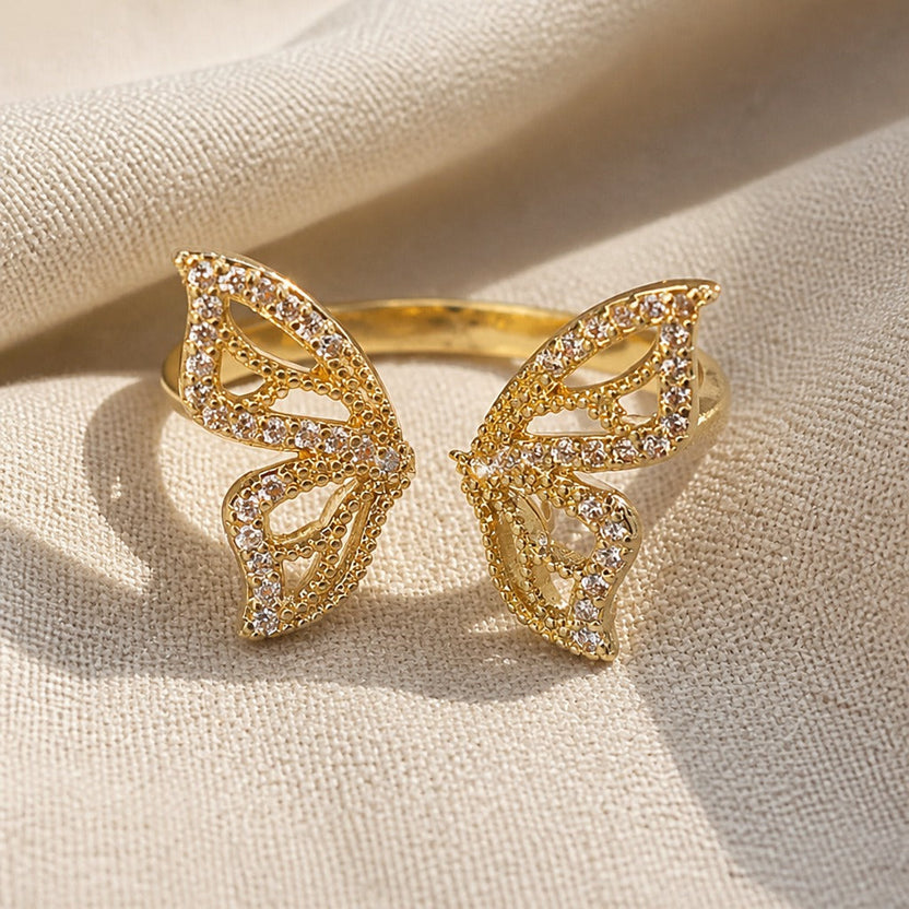 Anillo de mariposa con circonita incrustada