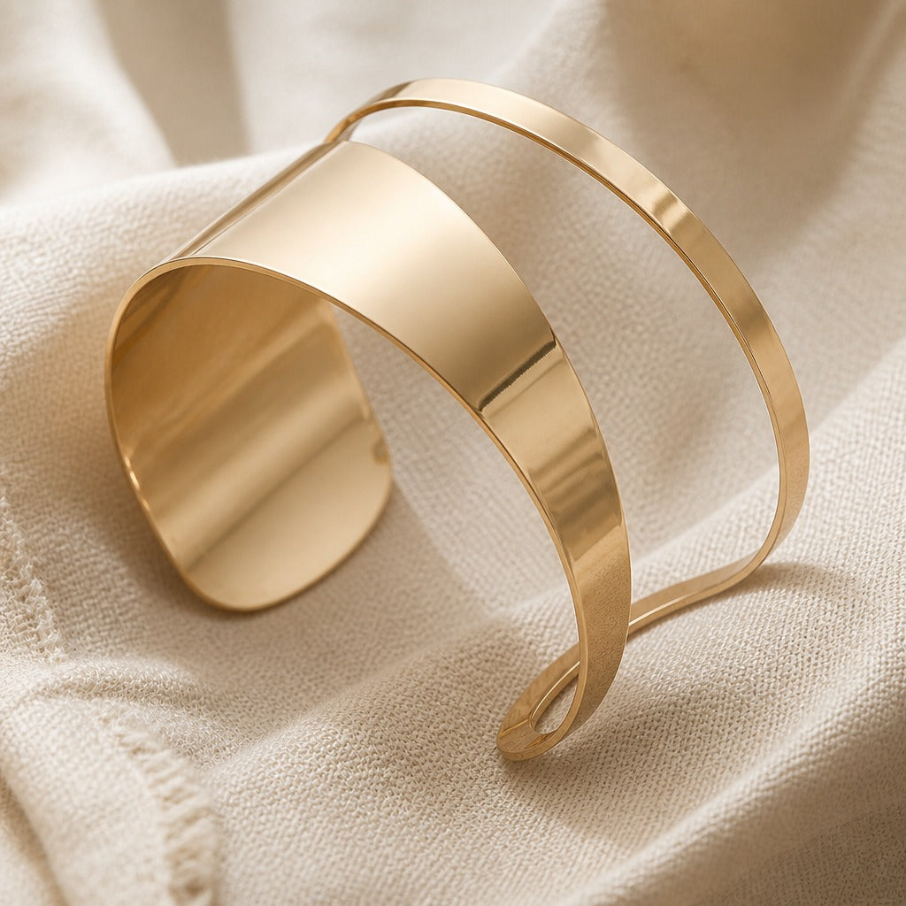 Brazalete de contorno dorado