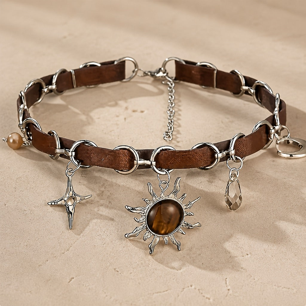 Gargantilla de cuero con colgante de cadena – imagen 3