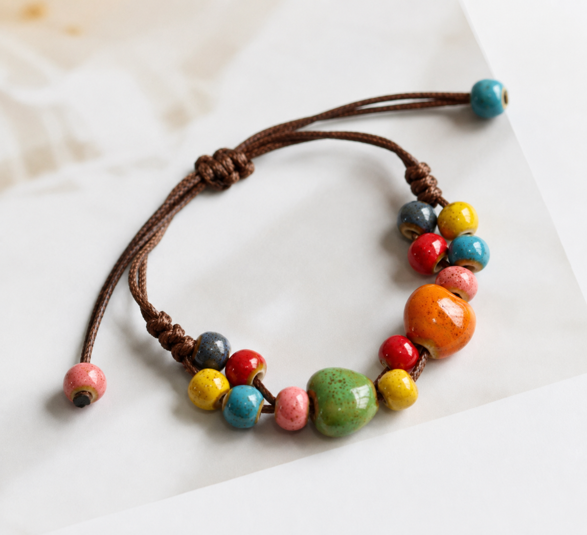 Pulsera bohemia artesanal de cuentas de cerámica