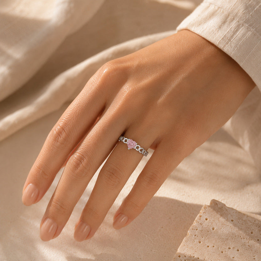 Anillo Rosalie de circonita con corazón en oro blanco