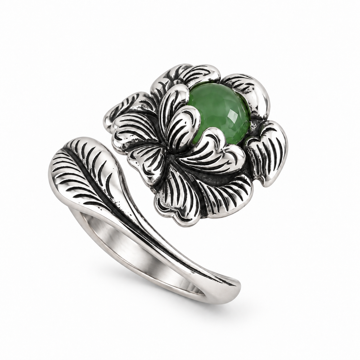 Anillo de ónix verde con hojas