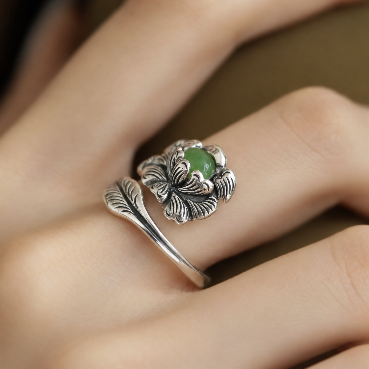 Anillo de ónix verde con hojas – imagen 2