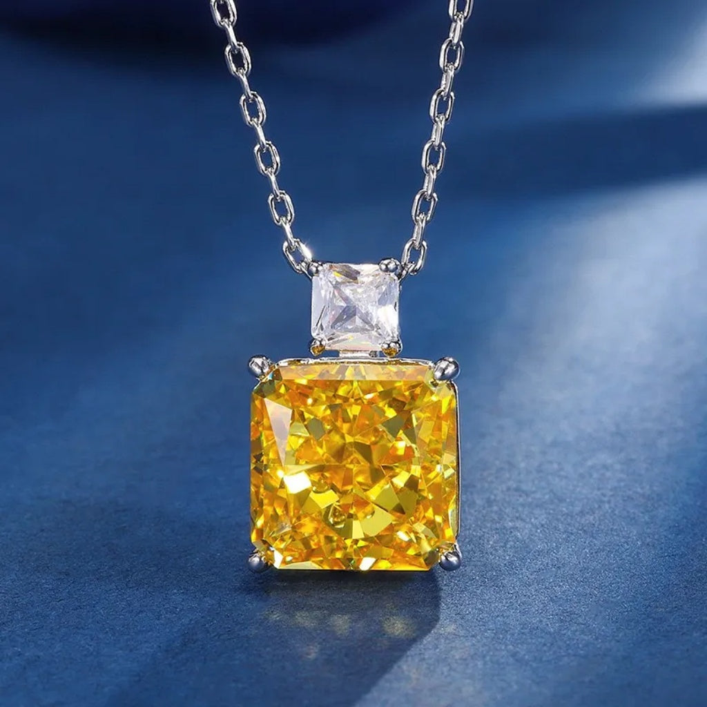 Collar con colgante dorado opulento – imagen 2