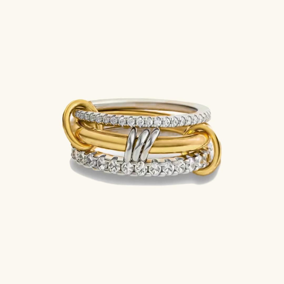 Anillo majestuoso de cristales apilados