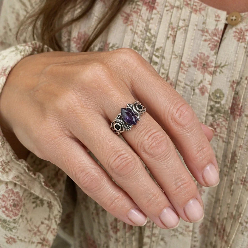 Anillo con detalle de luna creciente