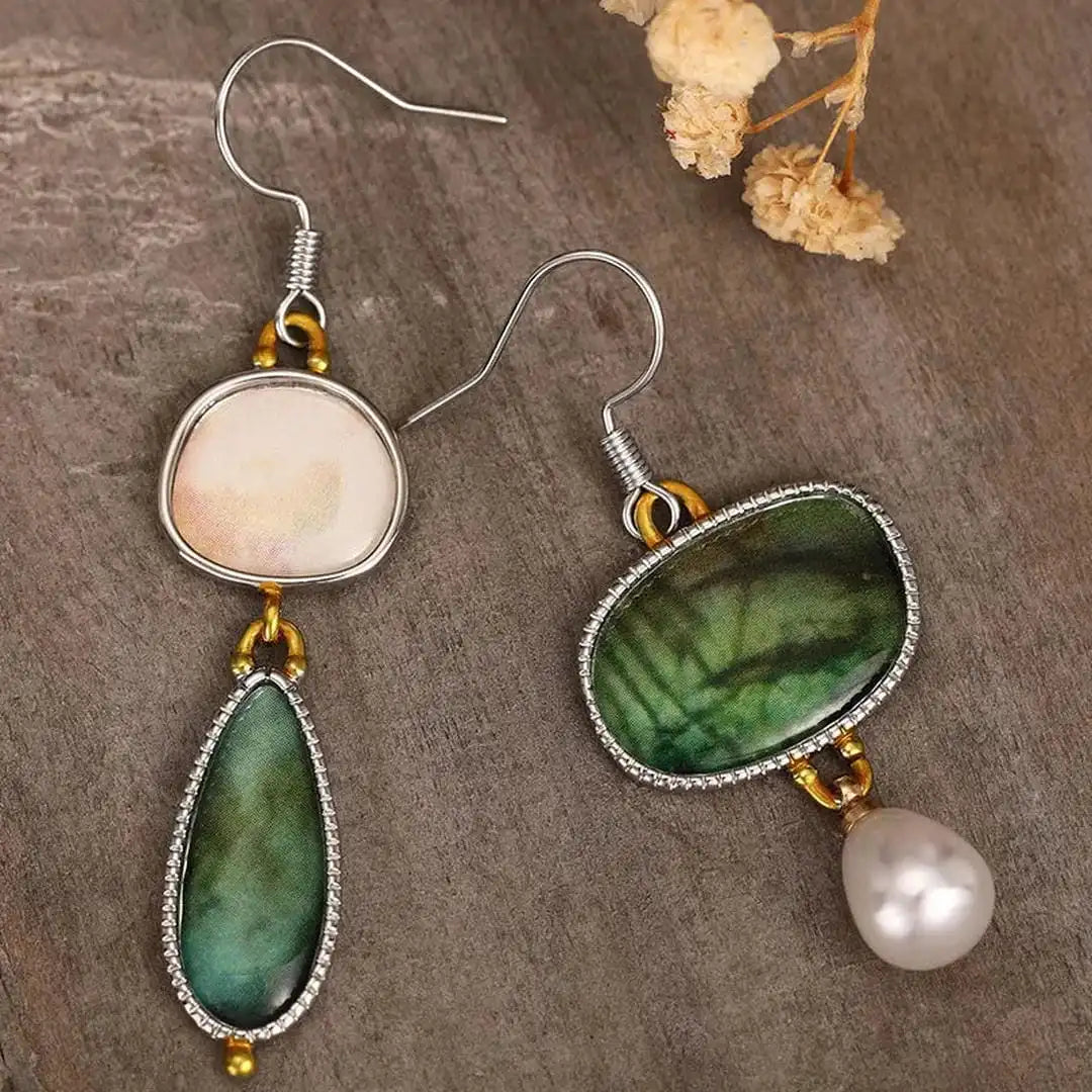Pendientes vintage con piedras verdes y blancas – imagen 2