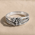 Anillo de plata con mariposa grabada – imagen 2