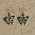 Exquisitos pendientes de botón con mariposa