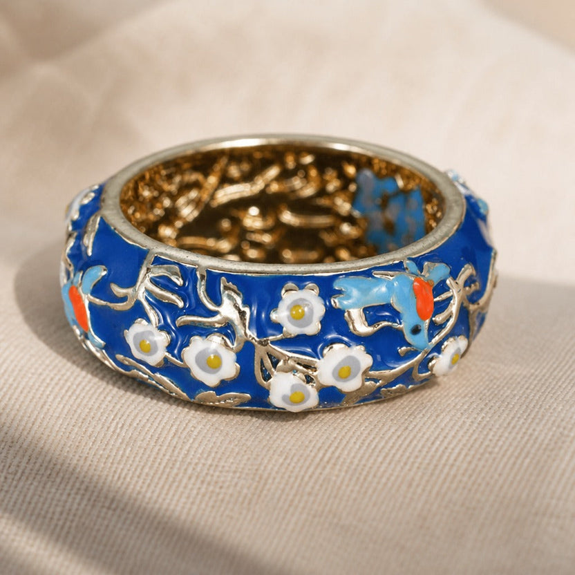Anillo exquisito grabado con flores y pájaros