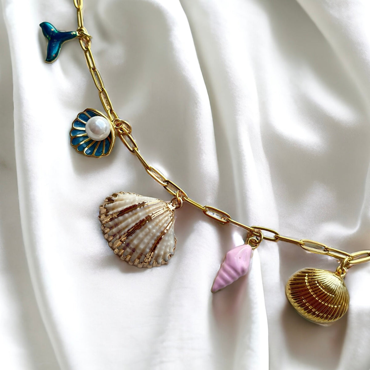 Collar Susurros del Océano (hecho a mano y edición limitada) — Carmen, Lucía & Rocío